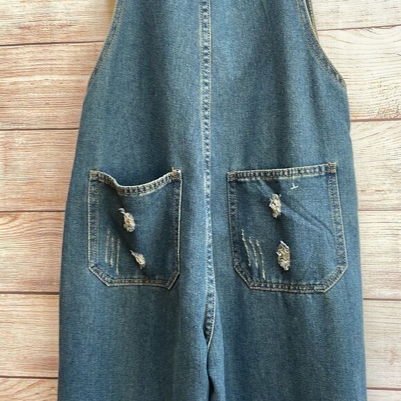 DISTRESSED LIGHTWEIGHT DENIM OVERALLS IN BLUE - Picture 8 of 10
